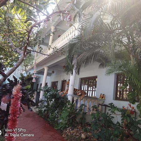 Tanisha Guest House Bogmalo Beach Extérieur photo